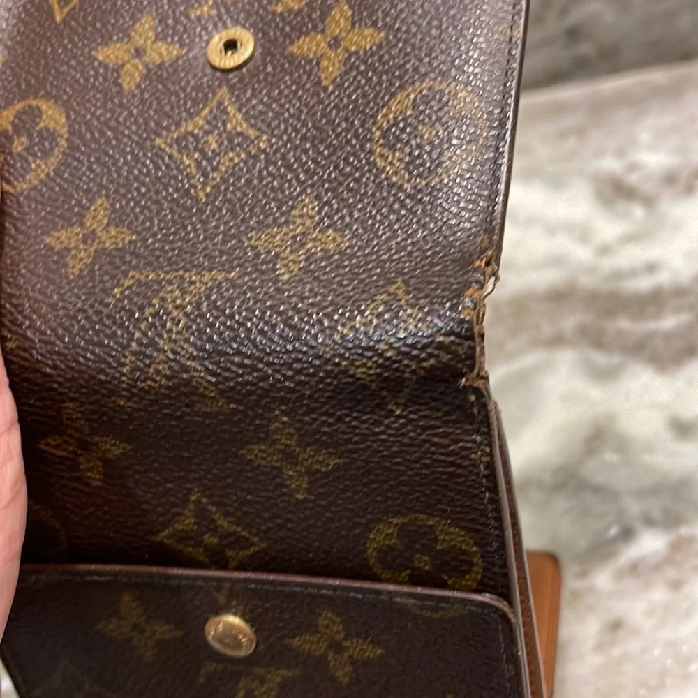 Louis Vuitton Men's Monogram Elise Wallet